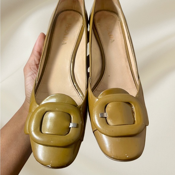 PRADA | size 36 pumps in mustard - Picture 4 of 6